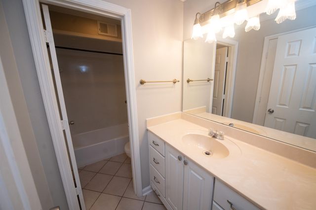 8254 HARDWOOD CV, Memphis, TN 38016