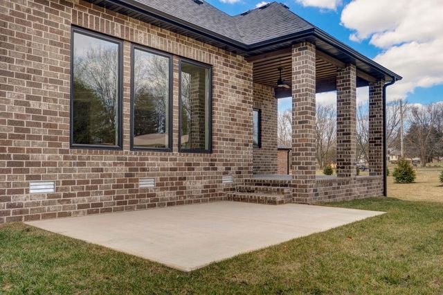 2187 N Silver Charm Avenue, Springfield, MO 65802