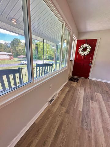 17 Cliffwood DR, Eagle Rock, VA 24085