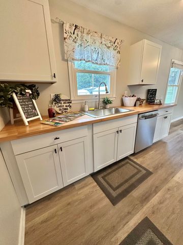 17 Cliffwood DR, Eagle Rock, VA 24085