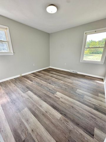 17 Cliffwood DR, Eagle Rock, VA 24085