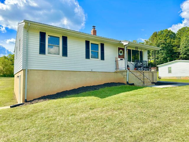 17 Cliffwood DR, Eagle Rock, VA 24085