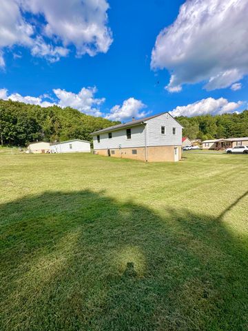 17 Cliffwood DR, Eagle Rock, VA 24085