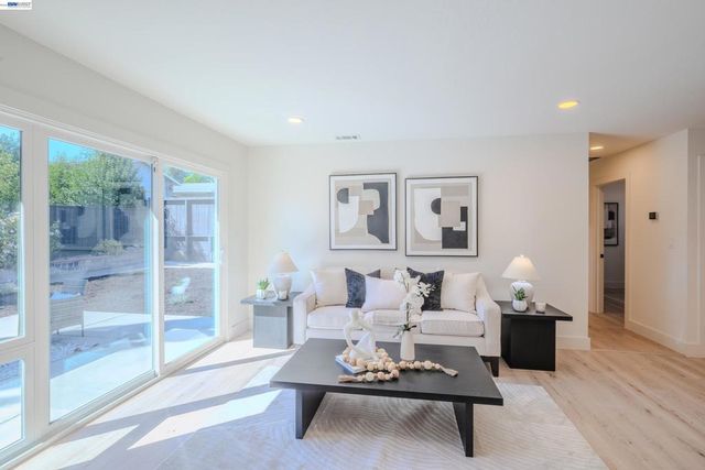 3672 Sanford St, Concord, CA 94520