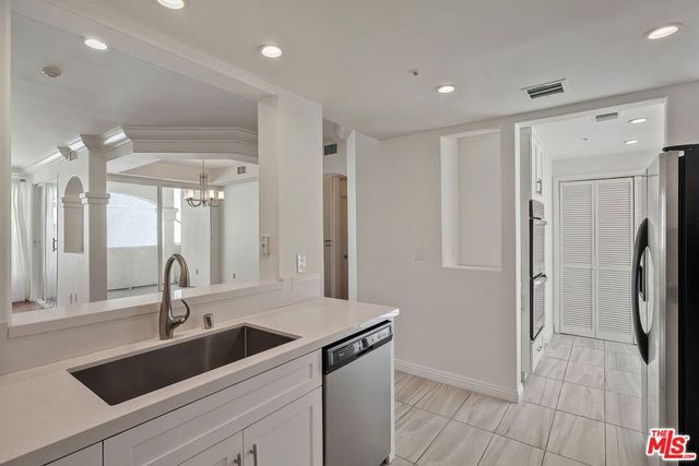 11737 Goshen Avenue 302, Los Angeles, CA 90049