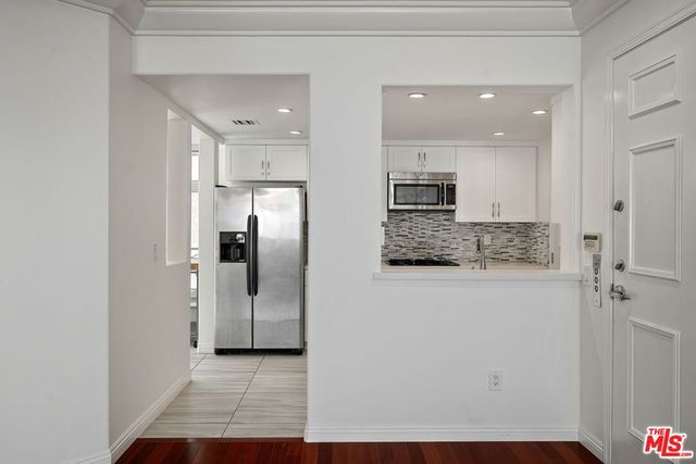 11737 Goshen Avenue 302, Los Angeles, CA 90049