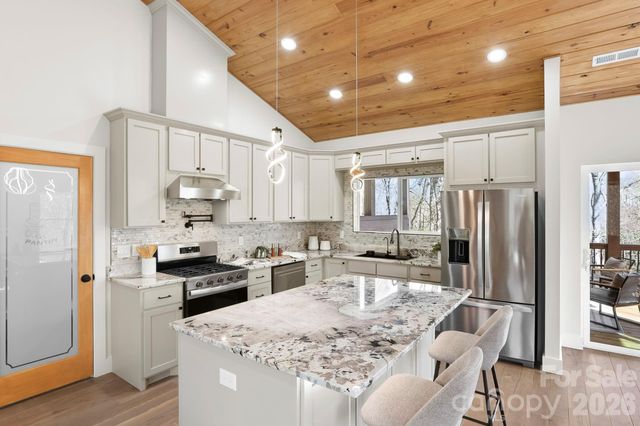 162 Preserve Court, Hendersonville, NC 28791