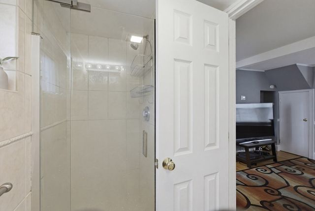 9 Clyde 9, Somerville, MA 02145