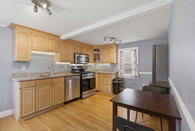 9 Clyde 9, Somerville, MA 02145