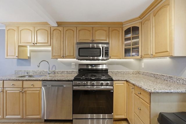 9 Clyde 9, Somerville, MA 02145