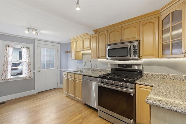 9 Clyde 9, Somerville, MA 02145