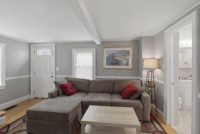 9 Clyde 9, Somerville, MA 02145