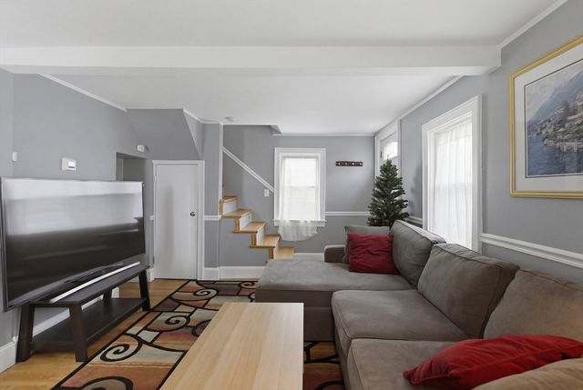 9 Clyde 9, Somerville, MA 02145