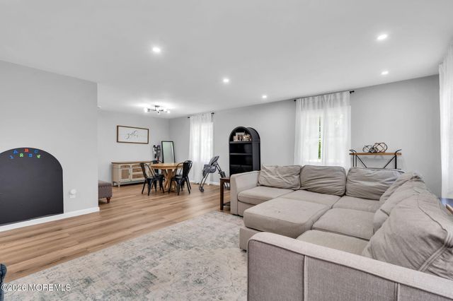 29 Evergreen Drive, Willingboro, NJ 08046