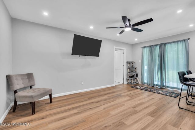 29 Evergreen Drive, Willingboro, NJ 08046