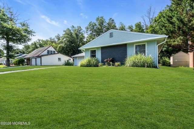 29 Evergreen Drive, Willingboro, NJ 08046