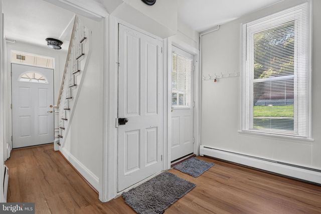 154 S MAIN ST, Seven Valleys, PA 17360