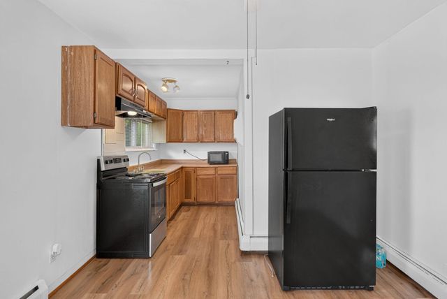 154 S MAIN ST, Seven Valleys, PA 17360