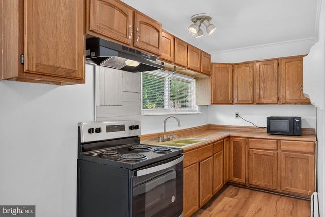 154 S MAIN ST, Seven Valleys, PA 17360