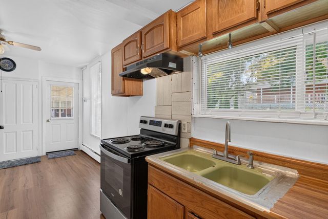 154 S MAIN ST, Seven Valleys, PA 17360