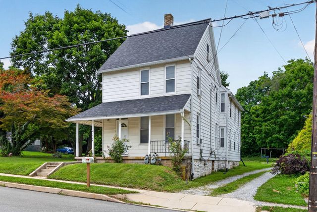 154 S MAIN ST, Seven Valleys, PA 17360