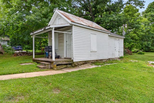 154 S MAIN ST, Seven Valleys, PA 17360