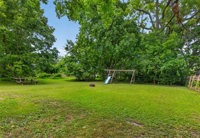 154 S MAIN ST, Seven Valleys, PA 17360