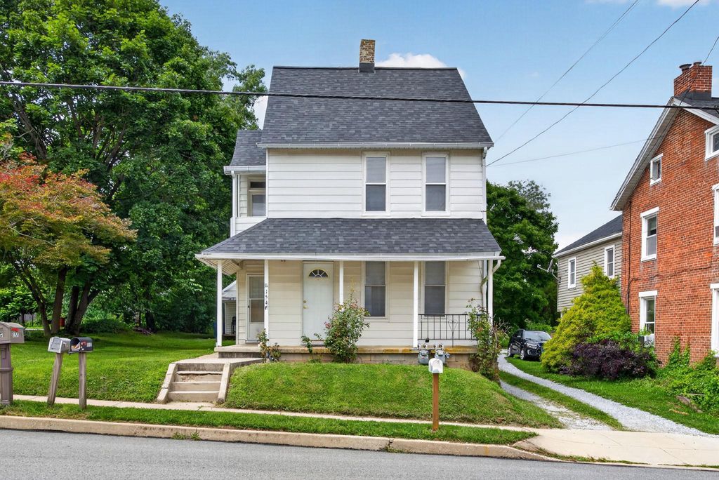 154 S MAIN ST, Seven Valleys, PA 17360