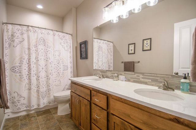 2745 SW 32nd Street, Redmond, OR 97756