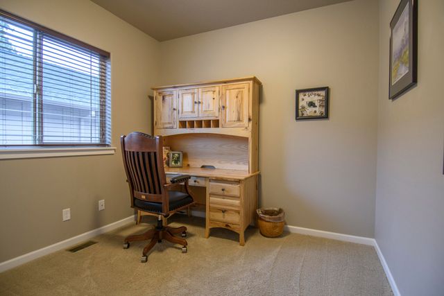 2745 SW 32nd Street, Redmond, OR 97756