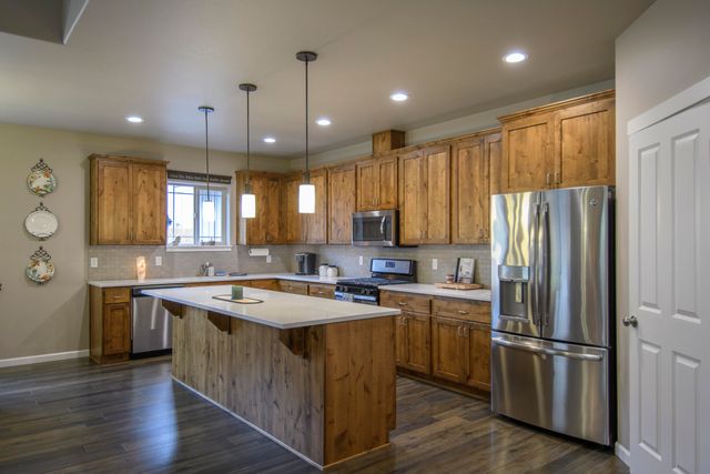 2745 SW 32nd Street, Redmond, OR 97756