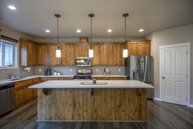 2745 SW 32nd Street, Redmond, OR 97756