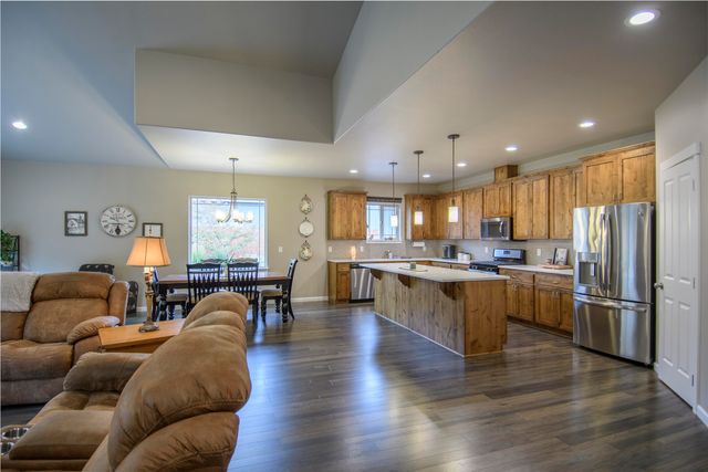 2745 SW 32nd Street, Redmond, OR 97756