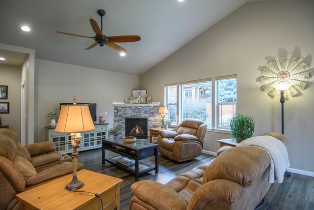 2745 SW 32nd Street, Redmond, OR 97756