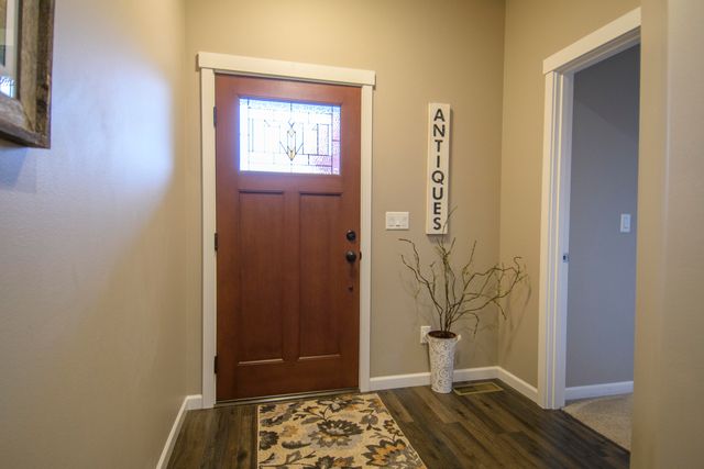 2745 SW 32nd Street, Redmond, OR 97756