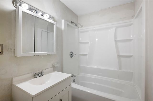 740 Central St L22, Leominster, MA 01453