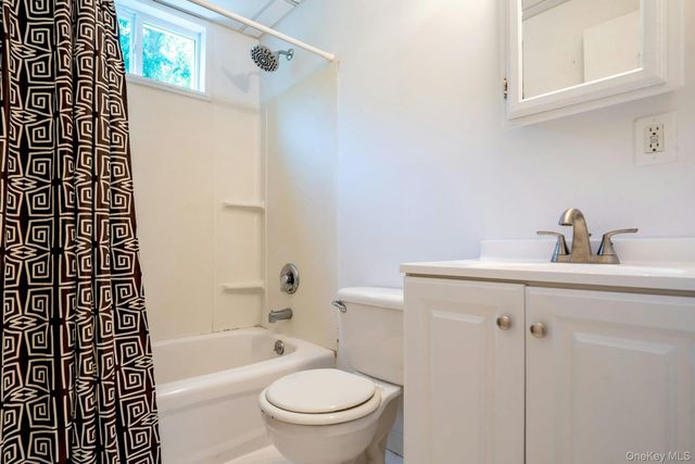 156 Washington Heights Avenue, Hampton Bays, NY 11946