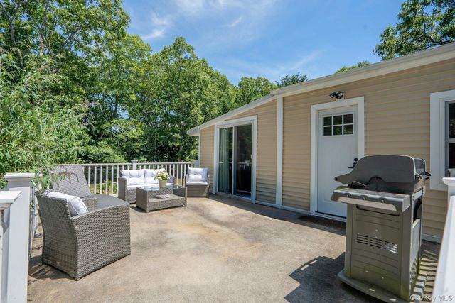 156 Washington Heights Avenue, Hampton Bays, NY 11946
