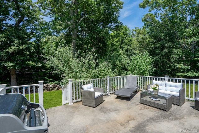 156 Washington Heights Avenue, Hampton Bays, NY 11946