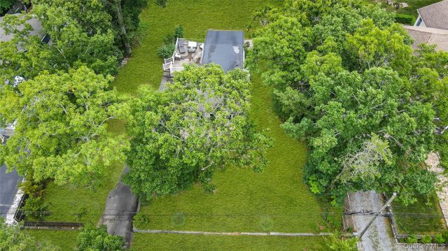 156 Washington Heights Avenue, Hampton Bays, NY 11946