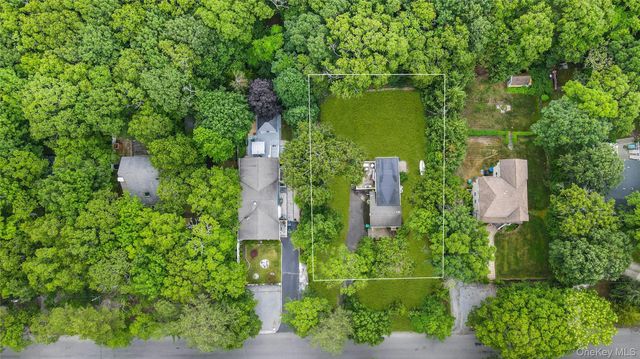 156 Washington Heights Avenue, Hampton Bays, NY 11946