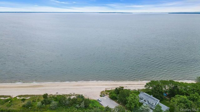 156 Washington Heights Avenue, Hampton Bays, NY 11946
