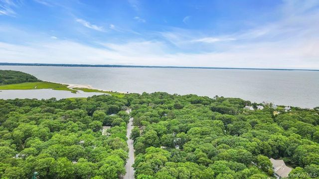 156 Washington Heights Avenue, Hampton Bays, NY 11946