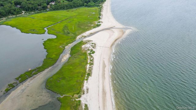 156 Washington Heights Avenue, Hampton Bays, NY 11946