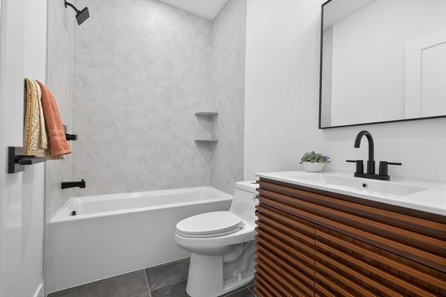 16 Hamlet St 16, Somerville, MA 02143