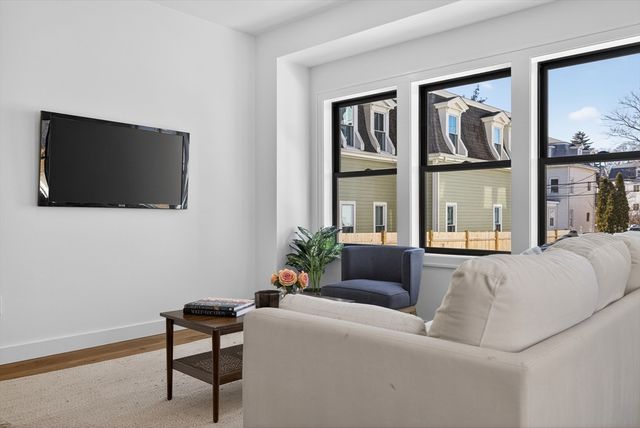 16 Hamlet St 16, Somerville, MA 02143