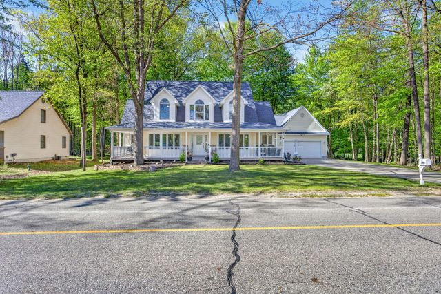 6908 Club House Drive E, Canadian Lakes, MI 49346