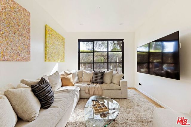 3024 Stanford Avenue, Los Angeles, CA 90292