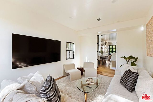 3024 Stanford Avenue, Los Angeles, CA 90292