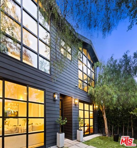 3024 Stanford Avenue, Los Angeles, CA 90292